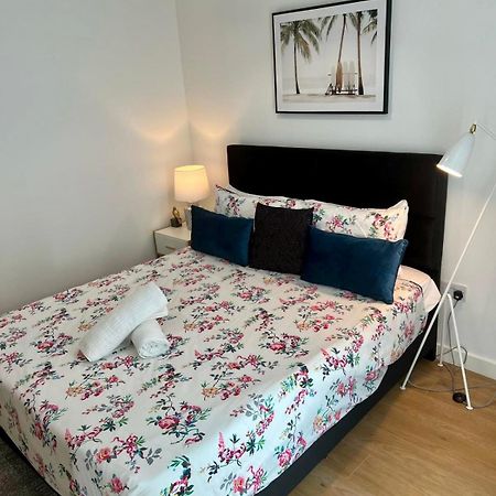 Spacious Urban Gem Apartment With Parking Bracknell Extérieur photo
