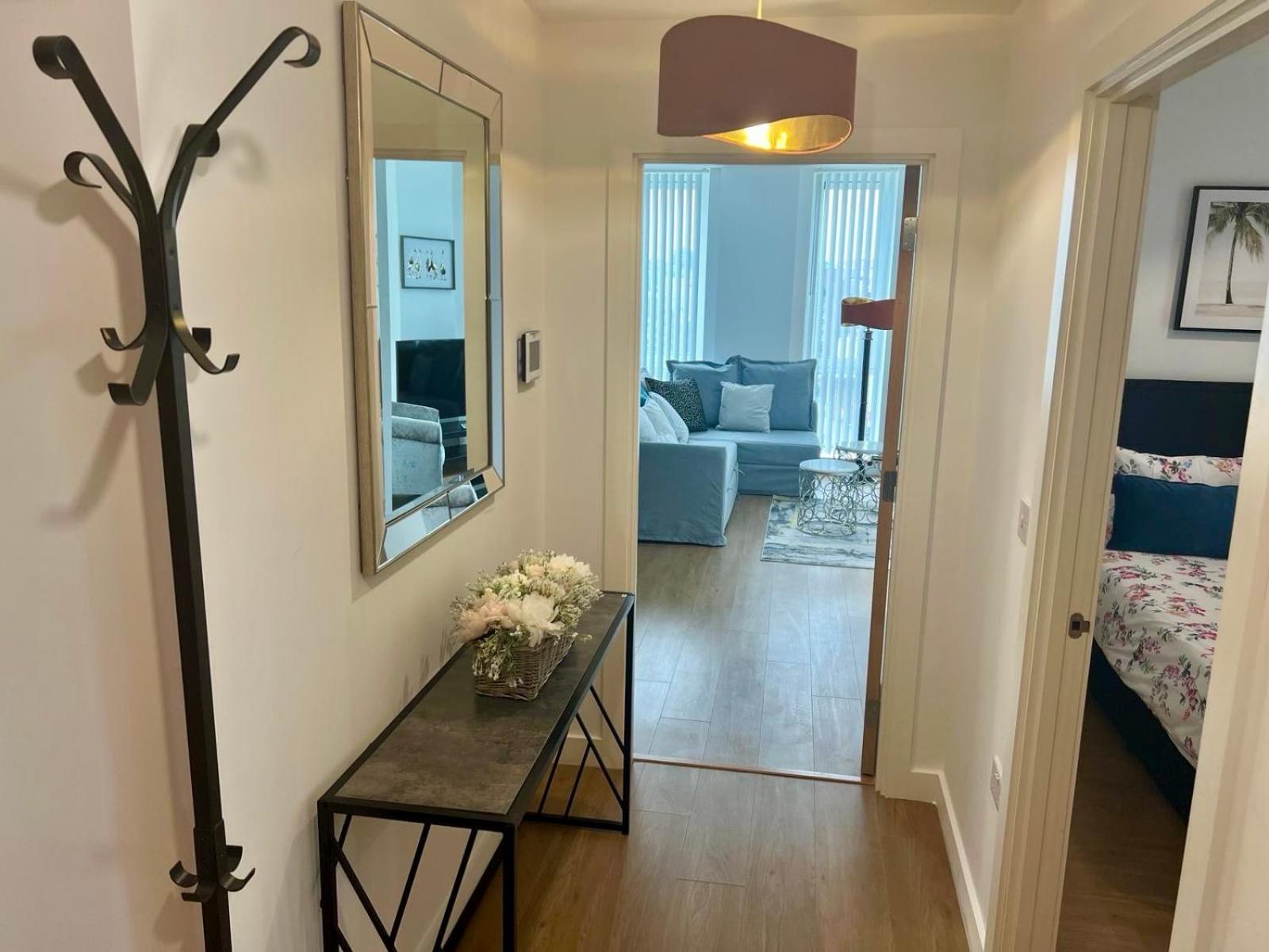 Spacious Urban Gem Apartment With Parking Bracknell Extérieur photo