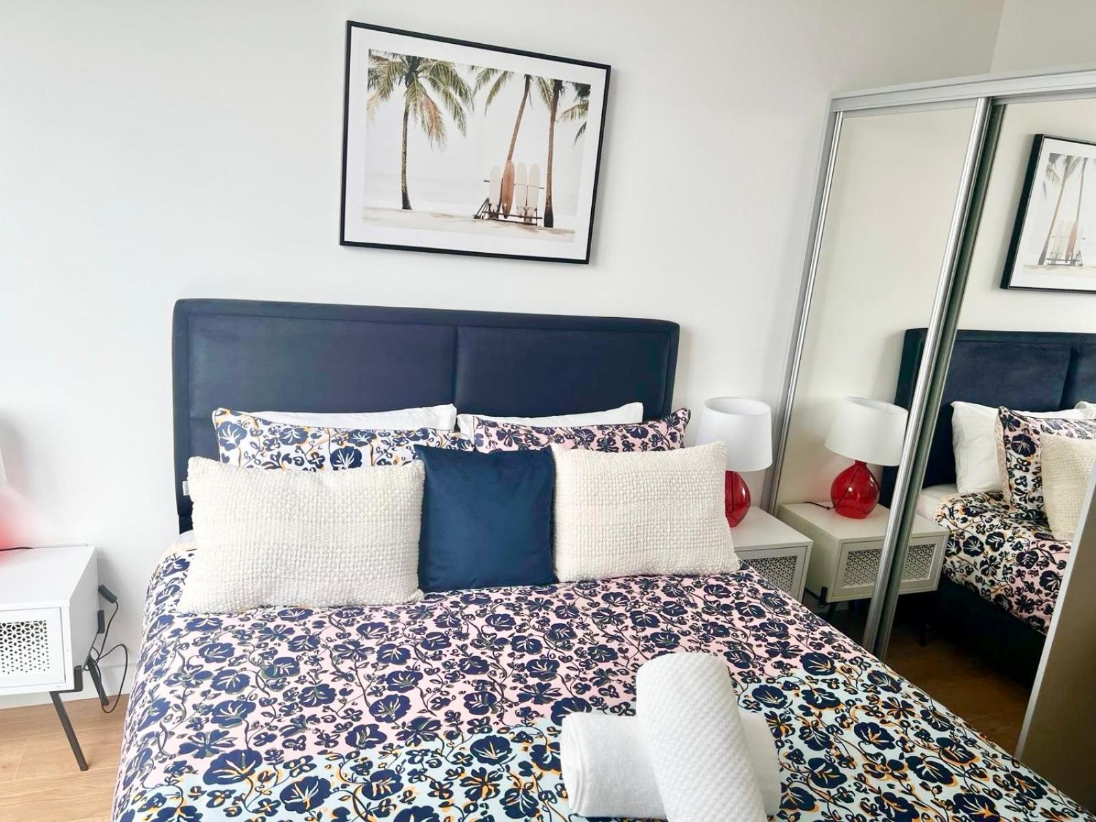 Spacious Urban Gem Apartment With Parking Bracknell Extérieur photo