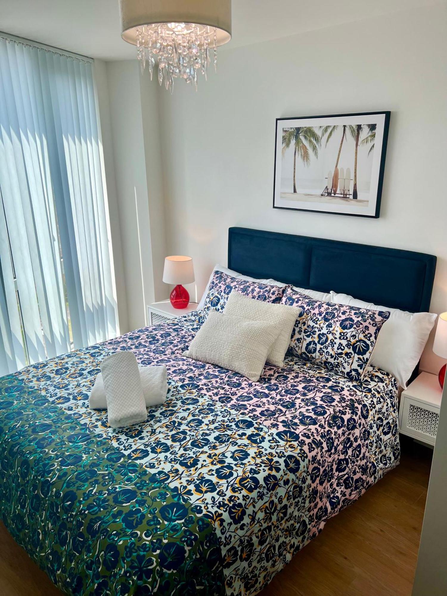 Spacious Urban Gem Apartment With Parking Bracknell Extérieur photo