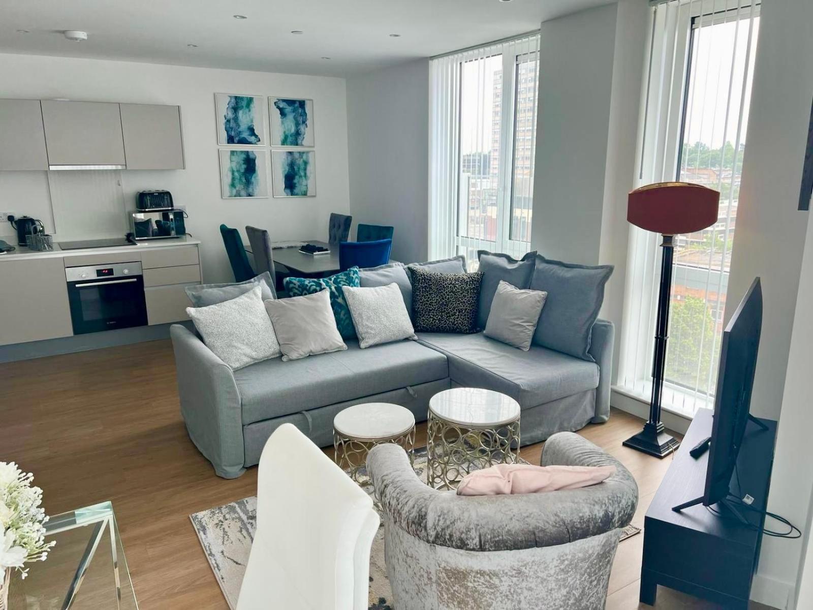 Spacious Urban Gem Apartment With Parking Bracknell Extérieur photo